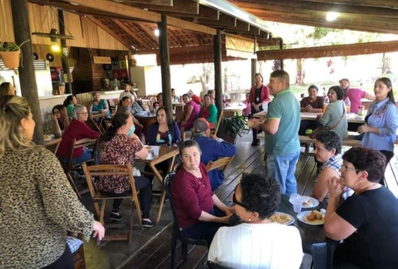 Grupo de Idosos participa de caminhada e almoço em Itaporanga 