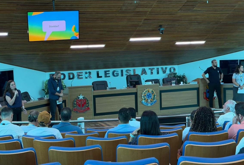 Prefeito de Timburi participa de reunião regional com a Sabesp em Avaré