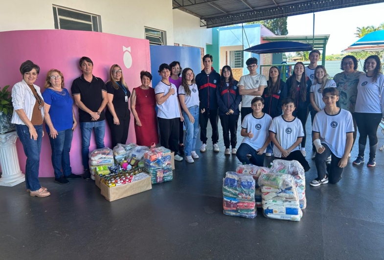 Cefar realiza arrecadação solidária durante o Show de Talentos em prol de instituições que atendem adolescentes em Fartura