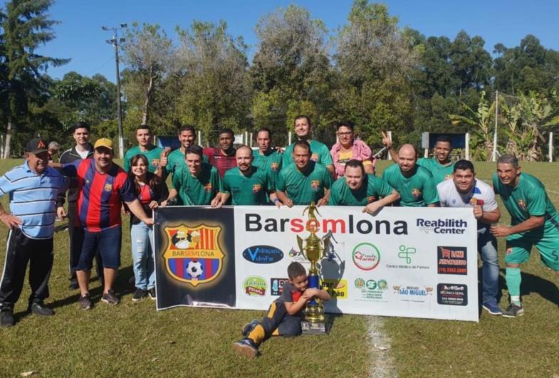 Barsemlona bate Tejupá e é campeão da Copa Amigão Salles