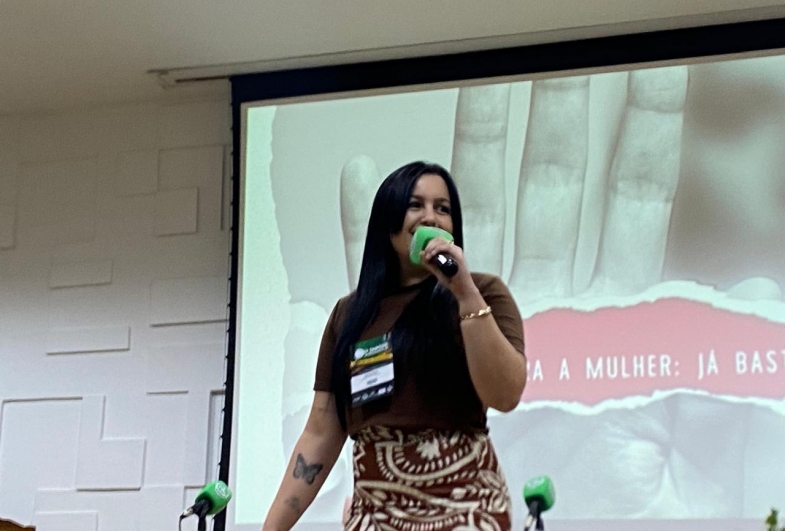 Dra. Débora Garcia Duarte apresenta Impacto da Violência de Gênero na Medicina Legal em Simpósio Internacional