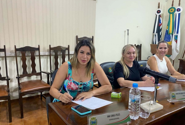 Vereadora Ana Carla Teles, vereadora Conceição e vereadora Camila Bagnatori