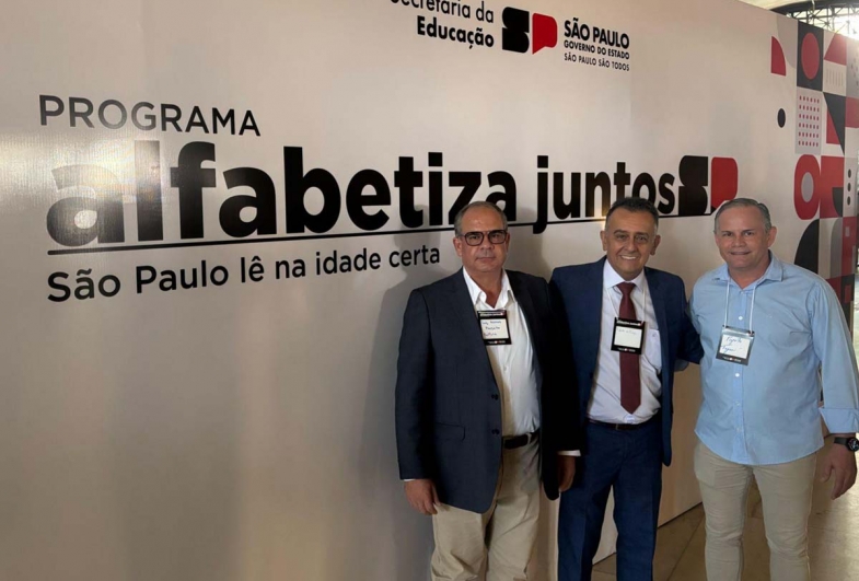 Prefeitos Marcão do Haras (Fartura), Carlinhos Pneus (Piraju) e Edinho Fundão (Taguaí) representaram seus municípios na cerimônia