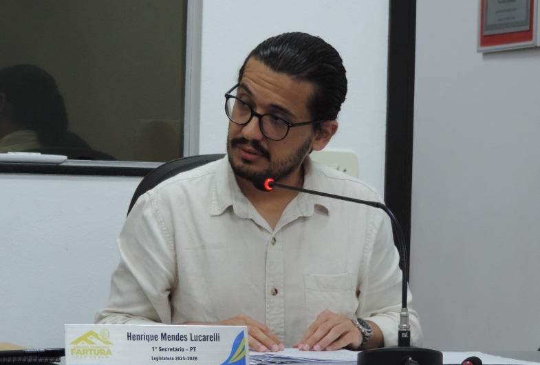 Professor Henrique,  relator da CPI