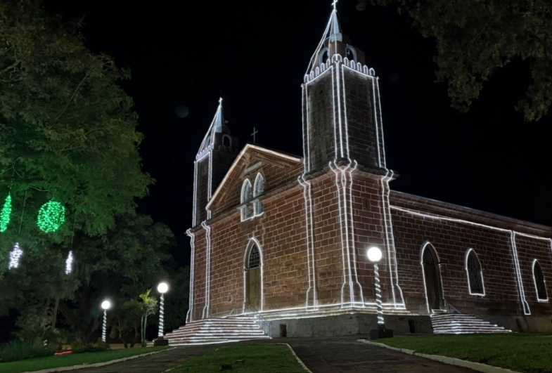 Programação de Natal e acender das luzes transformam Timburi