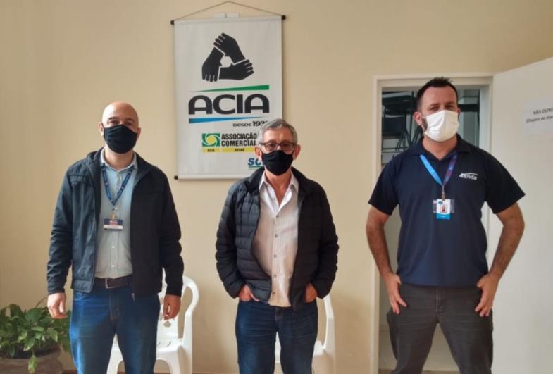 Representantes do Tenda Atacado visitam a Associação Comercial de Avaré