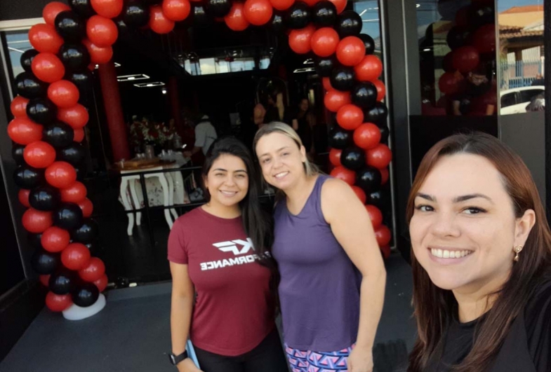 Carol com as alunas Malba e Mariana Strazza