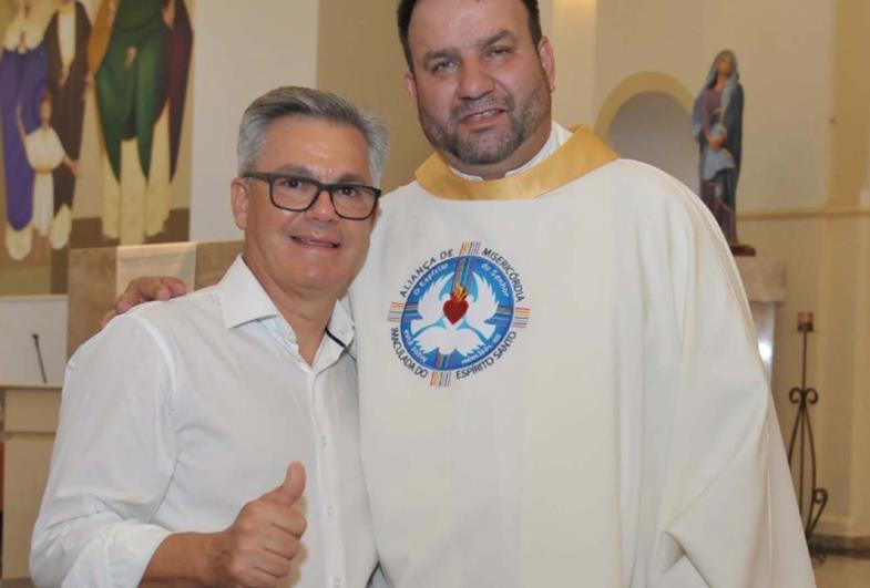 Prefeito Isnar participa da ordenação sacerdotal do missionário Ênio José na Paróquia Nossa Senhora das Dores em Fartura