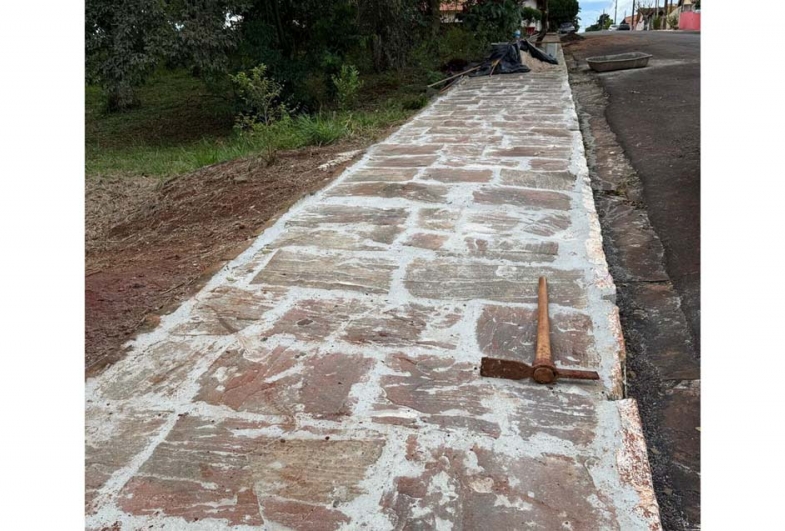Calçadas sendo recuperadas pela atual gestão