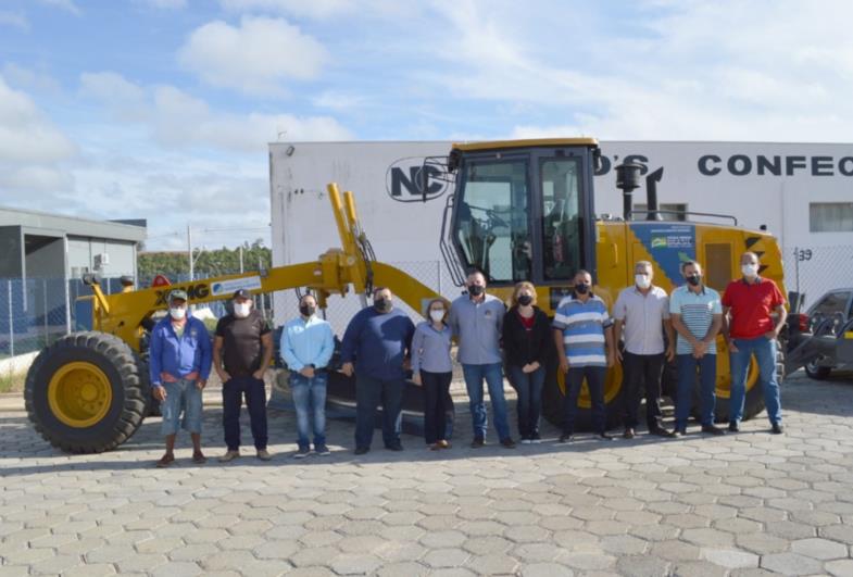 Coronel Macedo é contemplado com motoniveladora 0 km