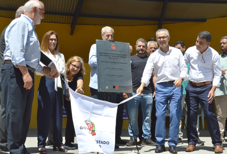 Praça Adolfo Ramos da Silva é inaugurada em Sarutaiá