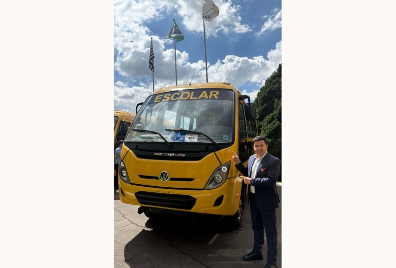 Timburi é contemplado com novo ônibus escolar entregue pelo governador do Estado