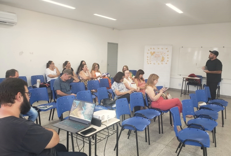 Professores da EJA de Avaré passam por capacitação sobre plataforma digital de ensino