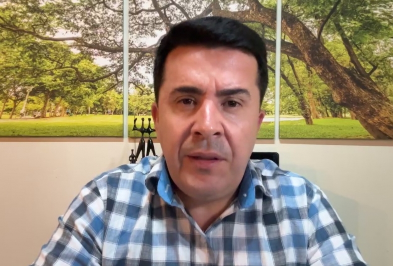 Prefeito Cristiano Amorim fez uma live após a sessão