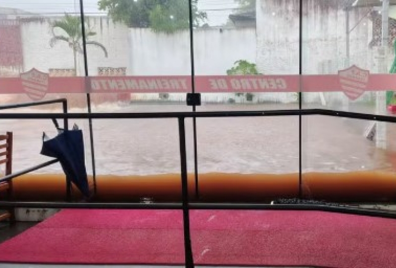 Temporal provoca alagamentos em Itararé e assusta moradores