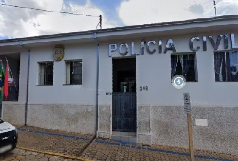 Os dois homens, de 52 e 27 anos, foram encaminhados para o Plantão Policial de Piraju (SP) — Foto: Reprodução/Google Maps