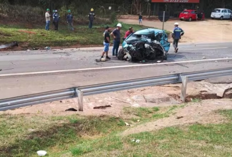 Acidente deixa ao menos duas pessoas mortas e quatro feridas na SP-255 em Itaí