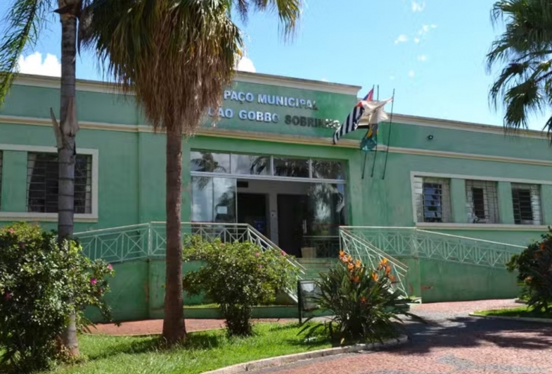 Prefeitura de Fartura abre concurso público para vagas com salários de até R$ 9,7 mil; veja como se inscrever