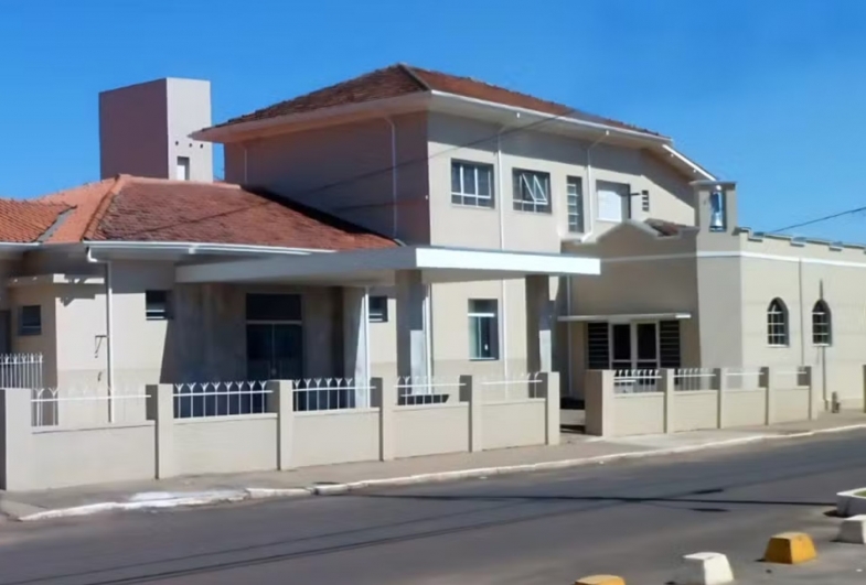 Homem invade casa e  agride tia cadeirante  e prima em Timburi