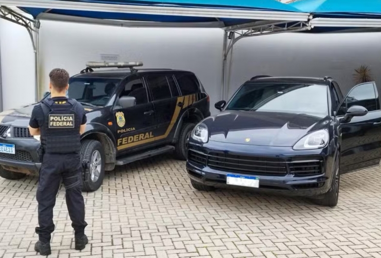 Grupos suspeitos de movimentar mais de R$ 1 bilhão em esquema financeiro clandestino foram alvos de operação da PF em Curitiba — Foto: PF/Divulgação