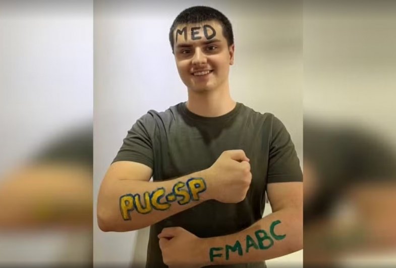 Jovem de 18 anos estuda mais de dez horas por dia e alcança nota 980 na redação do Enem: ‘Frutos da dedicação’, diz