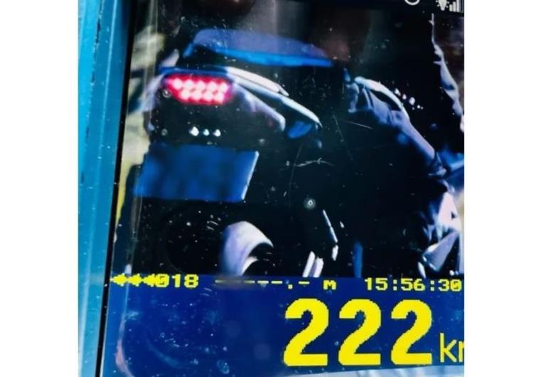 Polícia Rodoviária flagra moto a 222 km/h em rodovia
