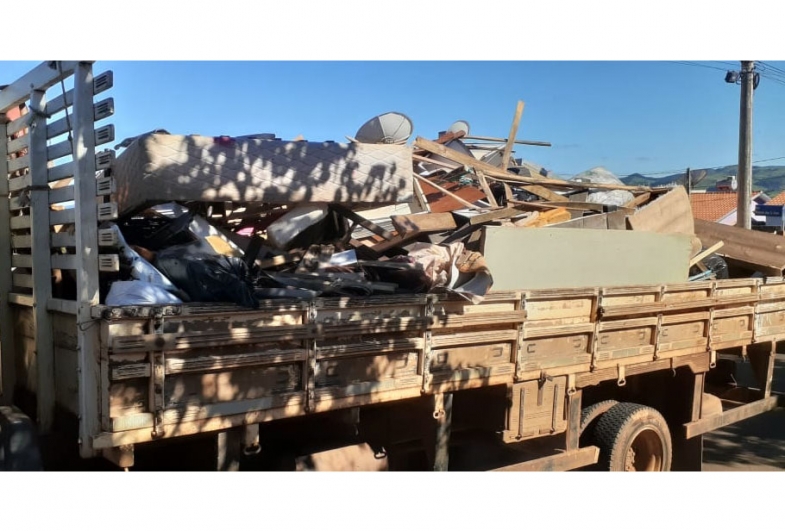 Mutirão de limpeza contra a dengue em Taguaí é concluído