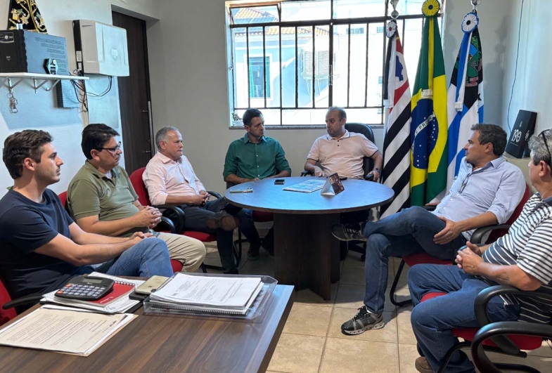 Vereador Carlos Rodolfo, presidente do PP de Taguau00ed Paulo Gobbo, prefeito Edinho, vice-prefeito Rafael Corona,  assessor parlamentar Miderson Eduardo, deputado  federal Mauru00edcio Neves e Biga
