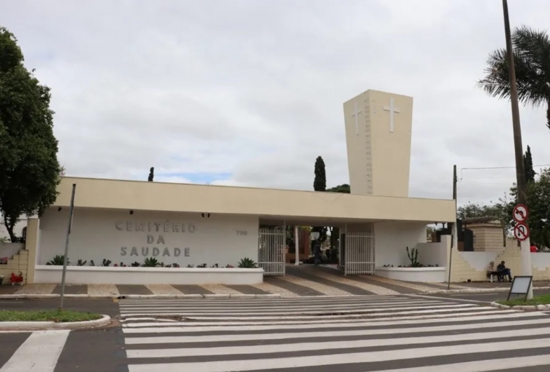 Em abril, a Prefeitura de Marília sancionou a lei que autoriza o enterro de cães e gatos em jazigos — Foto: Prefeitura de Marília/Divulgação