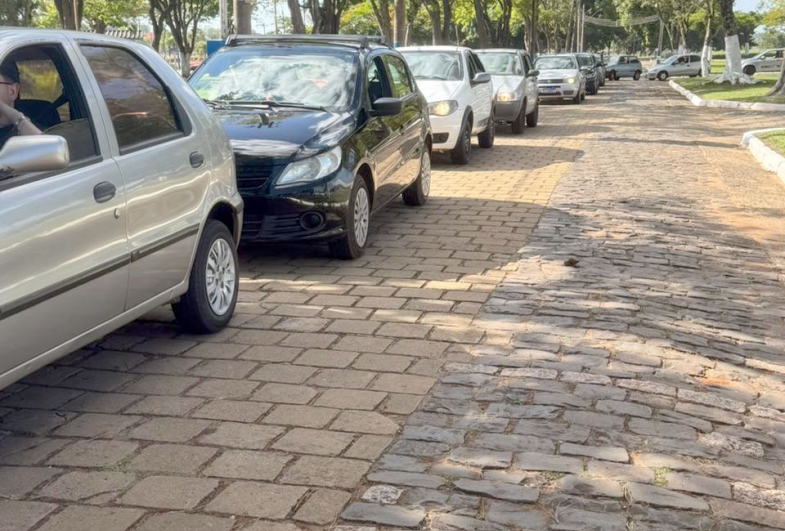 Cerca de 100 veículos participaram da ação