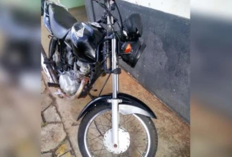 Jovem é preso após ser flagrado com moto roubada em Cerqueira César