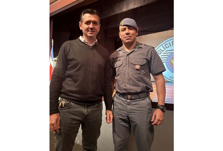 Vice-prefeito Rafael com o cabo PM Mendonça