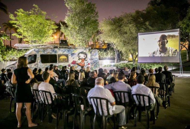 CineSolarzinho, primeiro cinema movido a energia solar do Brasil, retorna à região de Itapetininga nesta semana