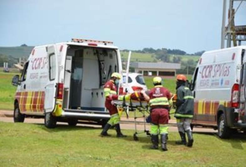 CCR SPVias e Corpo de Bombeiros realizam simulado de acidente envolvendo ônibus de transporte rural e veículo transportando produto perigoso em Tatuí (SP)