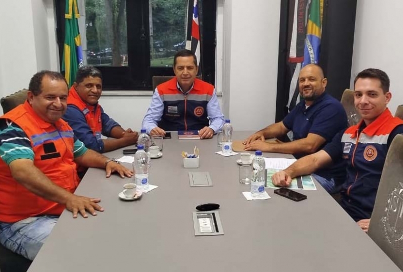 Defesa Civil: Prefeito Roberto Araujo garante R$ 1 milhão para obras na zona rural de Avaré