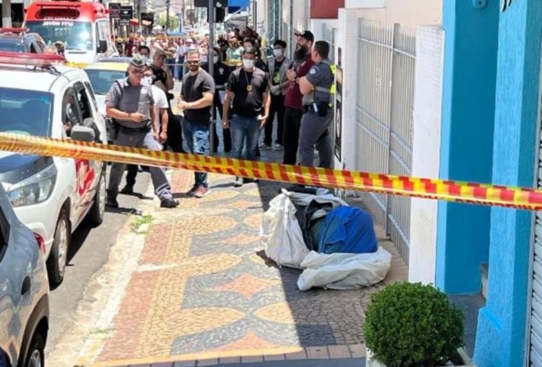 Corpo é encontrado dentro de sacos plásticos na área comercial no centro de Marília