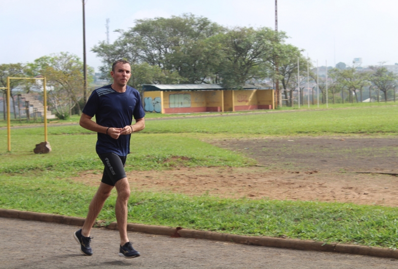 Corrida aconteceu na pista de atletismo