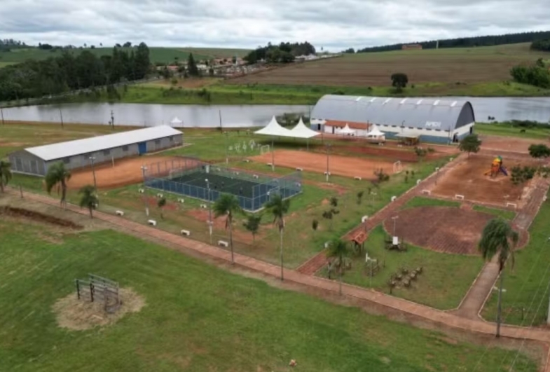 O lago onde os jovens se afogaram fica localizado no Parque Waldemar Dognani, em Sarutaiá — Foto: Reprodução/Prefeitura de Sarutaiá