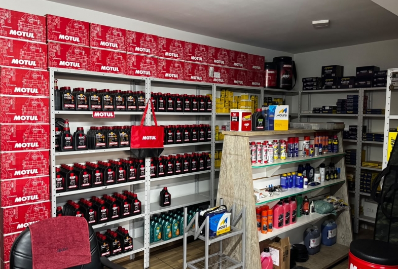 Cada produto utilizado nas manutenções é escolhido por Enio, que trabalha somente com as melhores marcas do mercado
