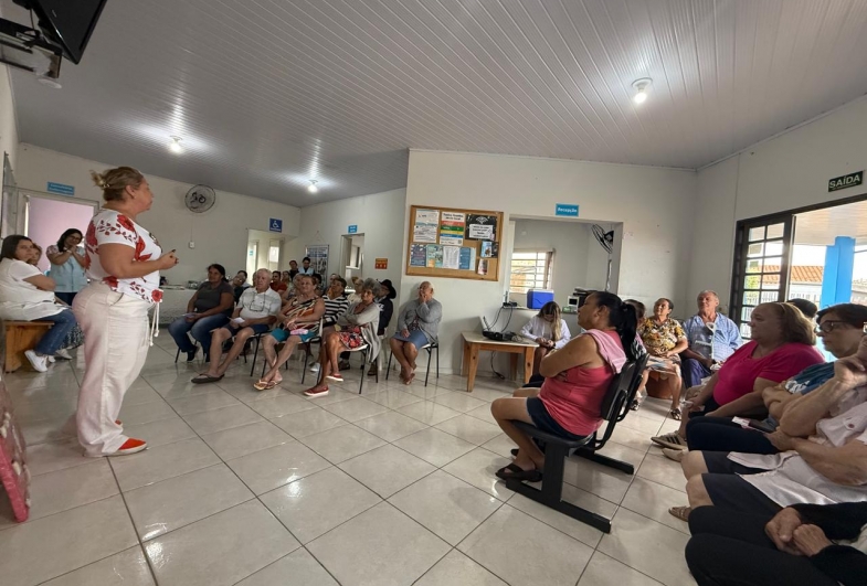 Palestra sobre saúde bucal com a dentista Dra. Adriana