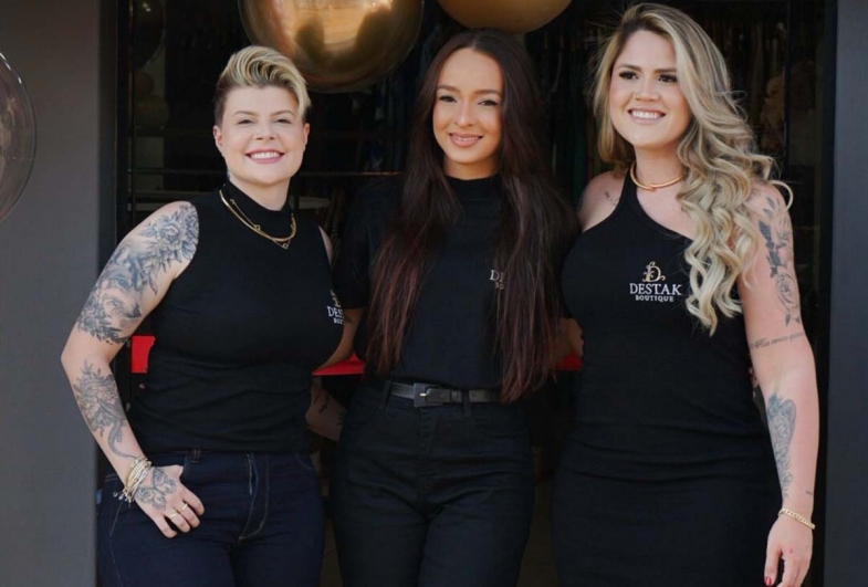 Thuany Agostino, Ana Laura Pires e  Carine Evaristo