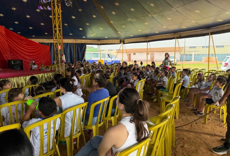 As crianças lotaram a arena do circo