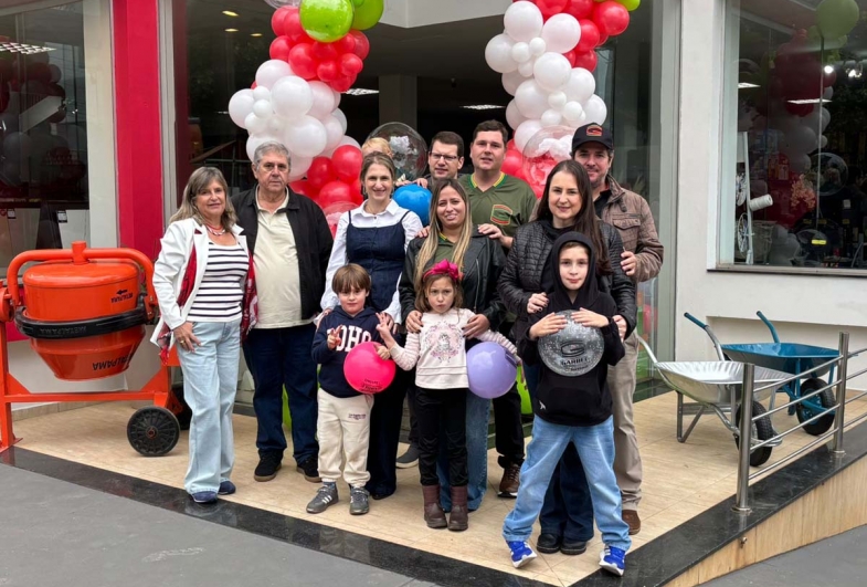 Léa Del Cistia, Gustavo Garbellotto, Fabiana Garbellotto e Deangeles Piovesan com os filhos Levi e Thomas, Matheus Garbelotto e Lígia com a filha Anna Clara, Eliaquim  de Oliveira, Isabela Garbellotto