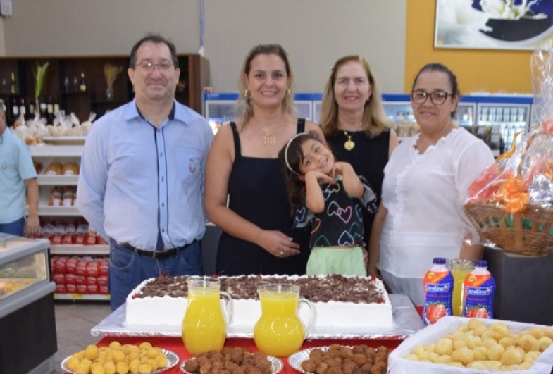 Supermercado São Francisco oferece café especial de Páscoa para clientes