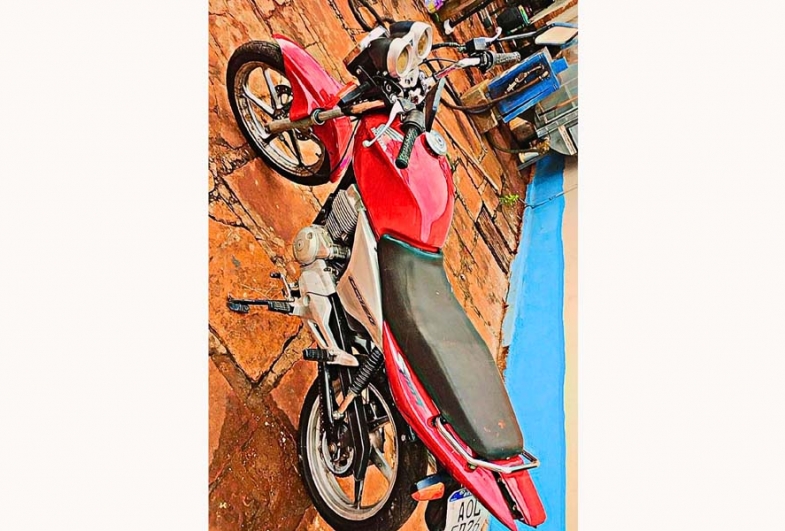 Moto furtada em Piraju é localizada por policiais civis em oficina de Taguaí