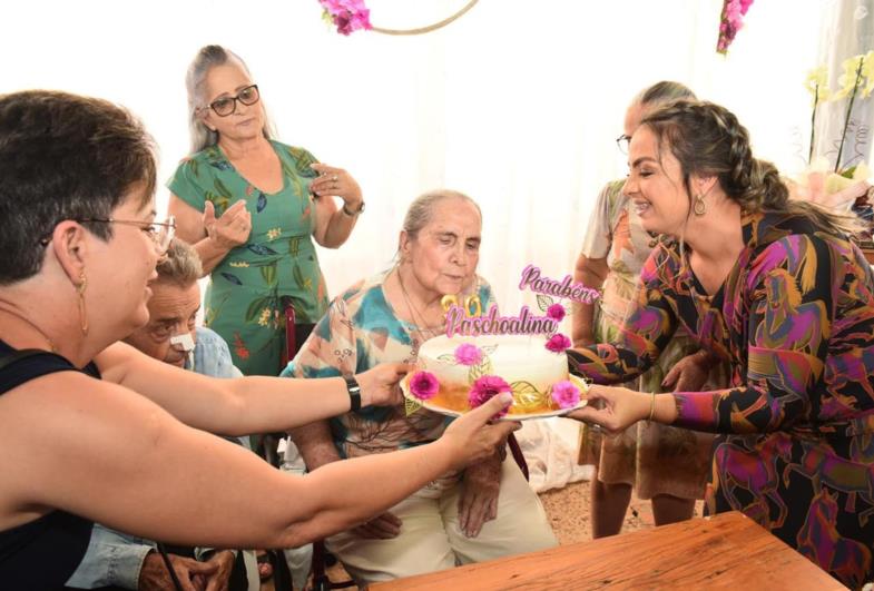Família comemora 90 anos de dona Paschoalina Martins Alves
