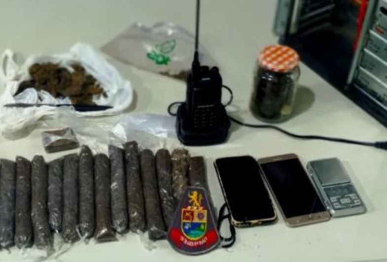 Polícia prende jovem com diversas porções de maconha em Manduri