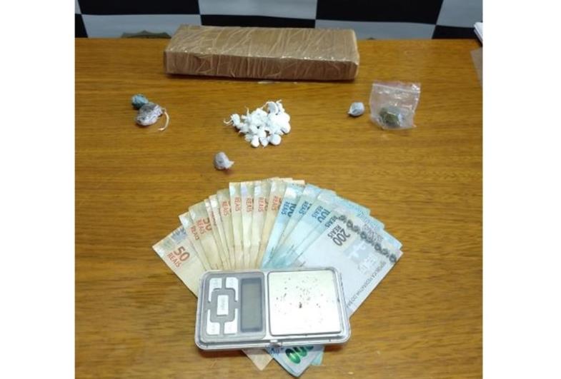 Polícia prende três homens durante ação de combate ao tráfico de drogas em Coronel Macedo