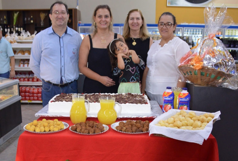 Supermercado São Francisco recebeu os clientes com café especial de páscoa