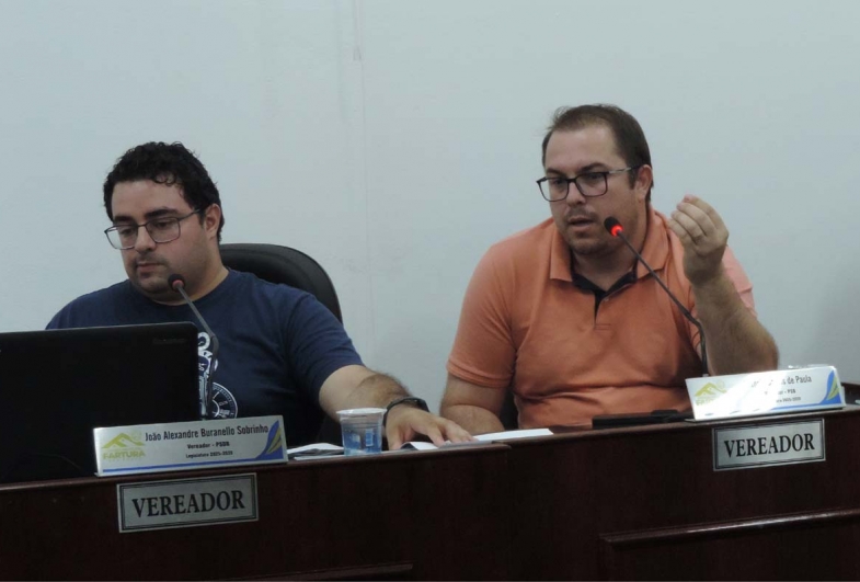 Carlos Miguel, responsável pela Secretaria  Administrativa, e o secretário de Administração  Guilherme Camargo, durante a audiência